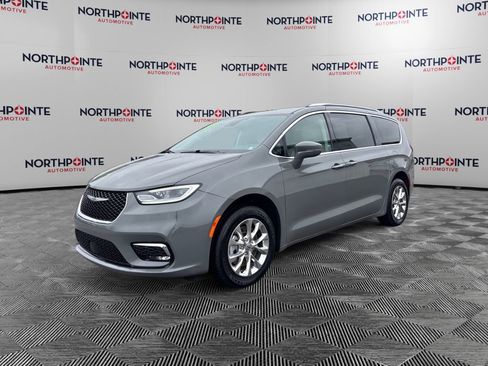 Used 2021 Chrysler Pacifica Touring-L AWD/4WD image 2