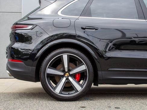 Used 2024 Porsche Cayenne S w/ Premium Package image 6