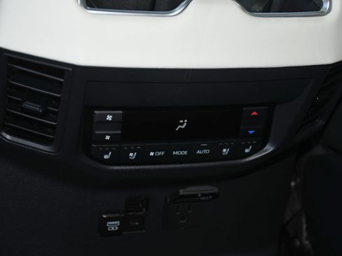 Certified 2024 Toyota Sequoia Capstone AWD/4WD image 18