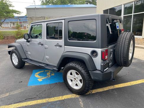 Used 2017 Jeep Wrangler Unlimited Sport w/ Quick Order Package 24S AWD/4WD image 3