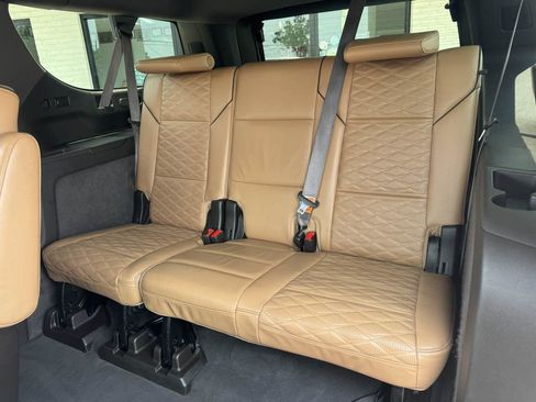 Used 2021 Cadillac Escalade ESV Sport RWD image 15