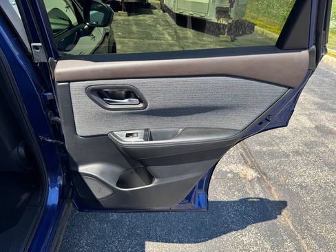 Used 2023 Nissan Rogue SV AWD/4WD image 23