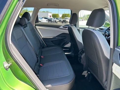 Used 2025 Volkswagen Taos SE image 40