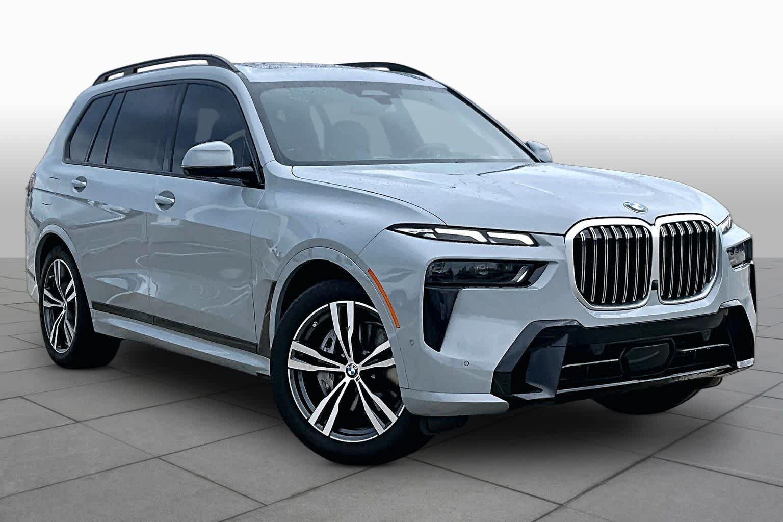Used 2025 BMW X7 xDrive40i w/ M Sport Package AWD/4WD image 2