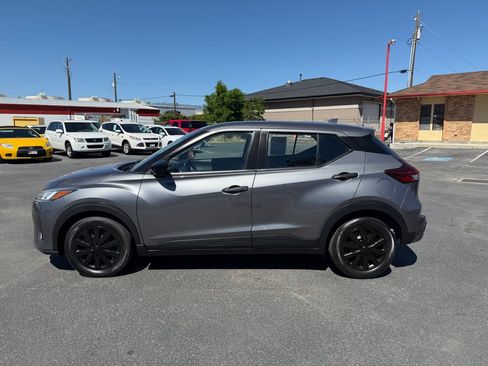 Used 2022 Nissan Kicks S FWD image 3