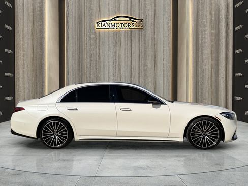 Used 2022 Mercedes-Benz S 500 4MATIC w/ AMG Line Package image 7