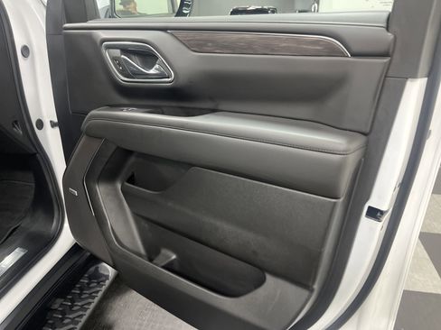 Used 2024 Chevrolet Suburban Z71 w/ Luxury Package image 25