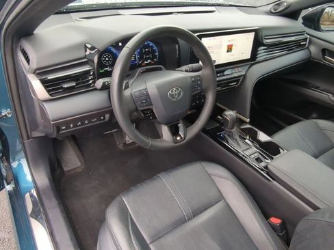 Used 2025 Toyota Camry XSE image 9