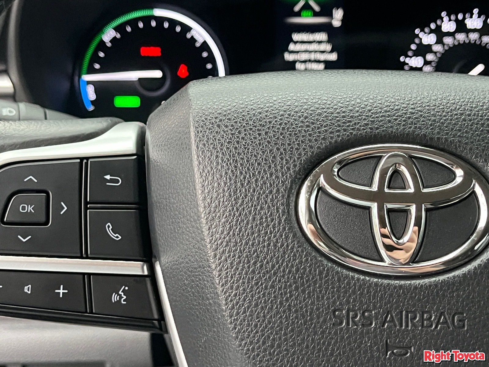 Certified 2024 Toyota Sienna XLE FWD image 23