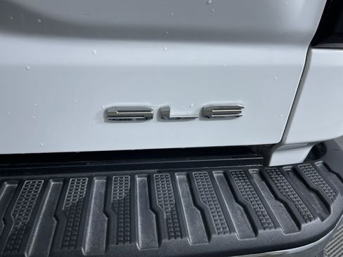 Used 2024 GMC Sierra 1500 SLE image 23