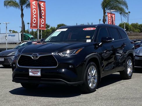 Certified 2026 Toyota Highlander Limited AWD/4WD image 40