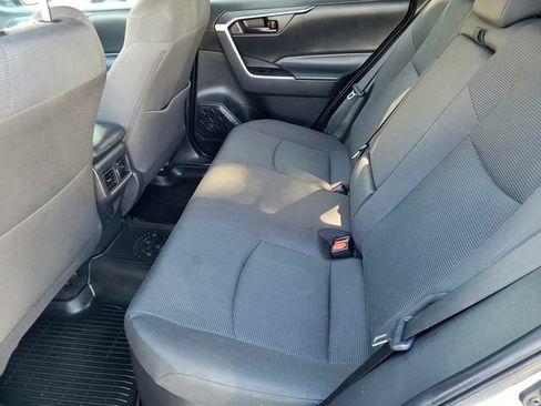 Certified 2022 Toyota RAV4 LE AWD/4WD image 12
