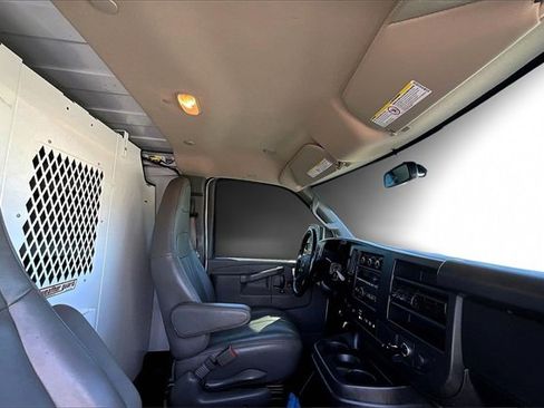 Used 2022 Chevrolet Express 3500 Extended w/ Driver Convenience Package image 22