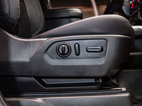 Used 2020 Chevrolet Silverado 2500 LTZ w/ LTZ Premium Package image 25