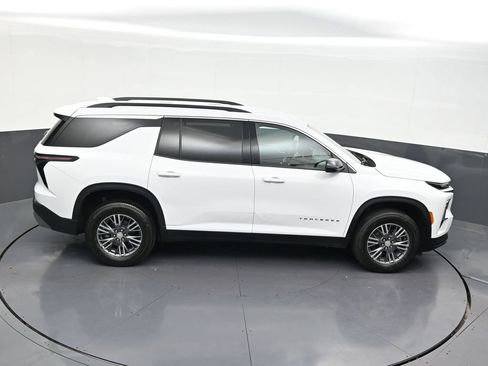 Used 2025 Chevrolet Traverse LT FWD image 22