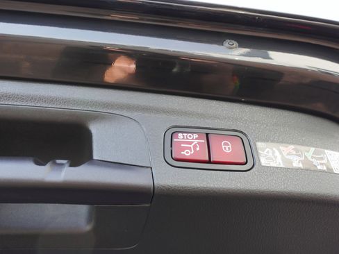 Used 2025 Mercedes-Benz GLE 350 4MATIC image 46