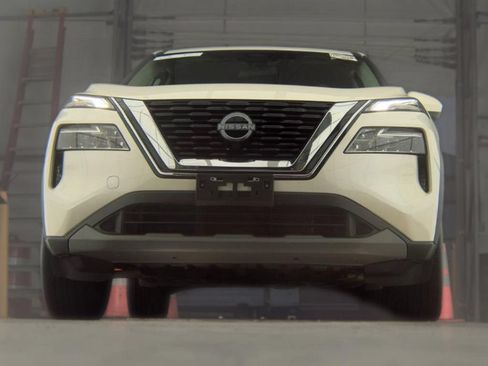 Used 2023 Nissan Rogue SV AWD/4WD image 3