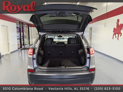 Used 2020 Jeep Cherokee Latitude Plus image 12