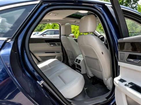 Used 2016 Jaguar XF Prestige RWD image 44