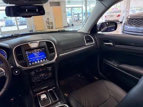 Used 2015 Chrysler 300 Limited image 13