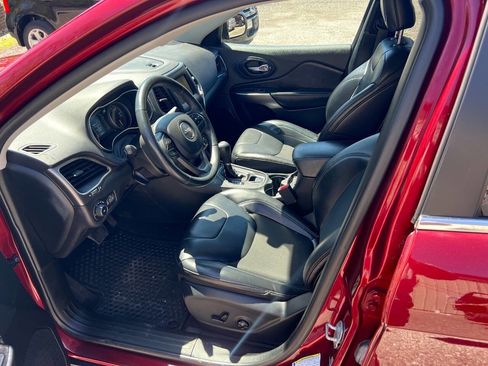 Used 2019 Jeep Cherokee Latitude Plus w/ Cold Weather Group image 3