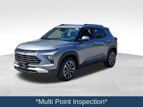 Used 2025 Chevrolet TrailBlazer LT AWD/4WD image 4