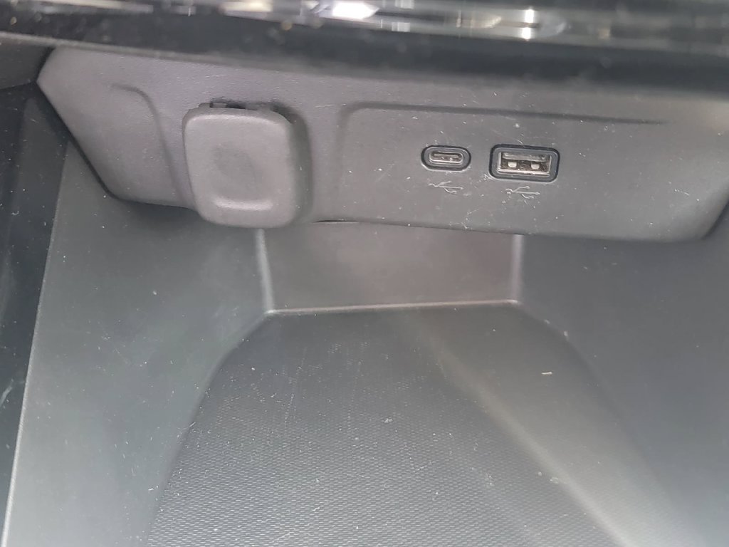 Used 2025 Chevrolet Trax LT FWD image 29