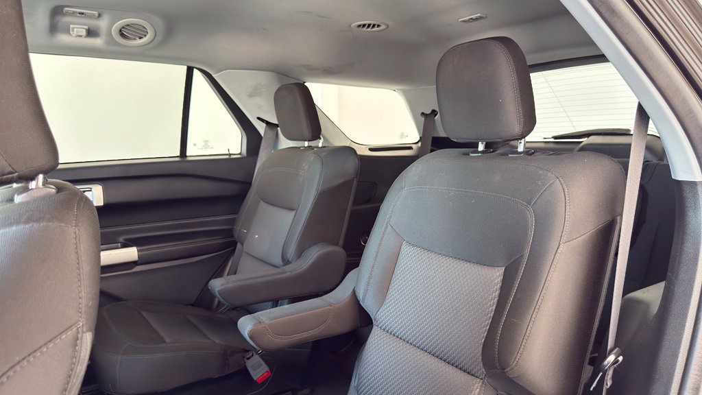 Used 2023 Ford Explorer XLT AWD/4WD image 30