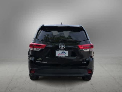 Used 2018 Toyota Highlander XLE FWD image 7