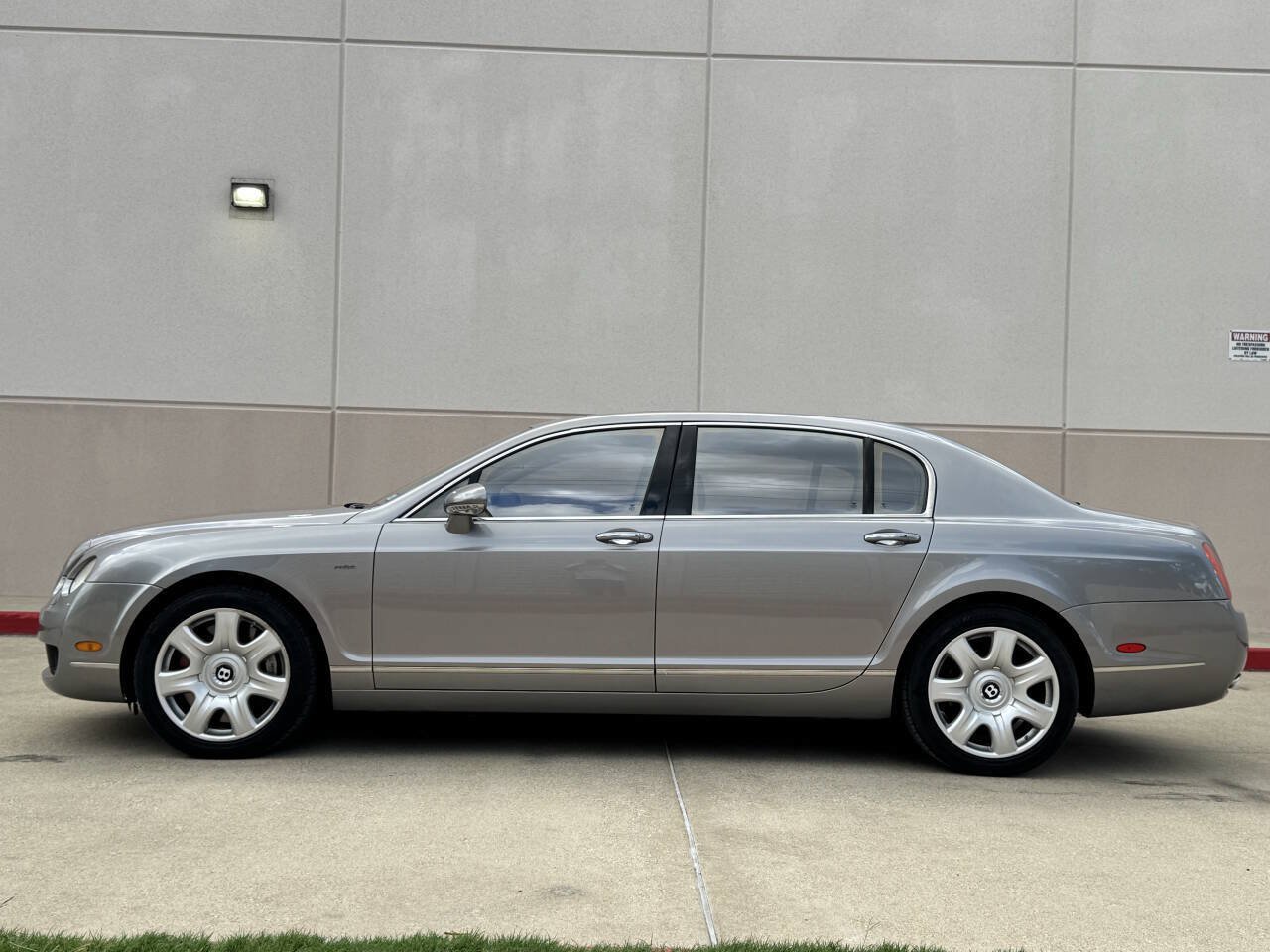 Used 2007 Bentley Flying Spur Flying Spur AWD/4WD image 2