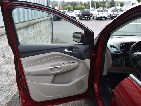 Used 2019 Ford Escape Titanium AWD/4WD image 17