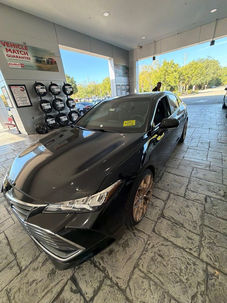 Used 2022 Toyota Avalon XLE w/ Moonroof Package FWD image 1