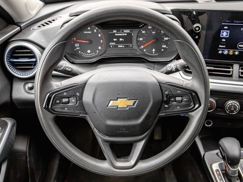 Used 2025 Chevrolet Trax LS FWD image 12