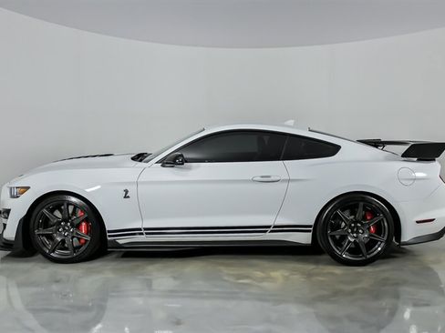 Used 2022 Ford Mustang Shelby GT500 w/ Carbon Fiber Track Pack RWD image 9