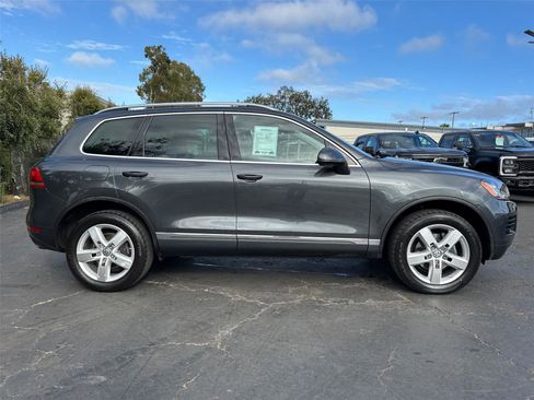 Used 2013 Volkswagen Touareg Lux image 7