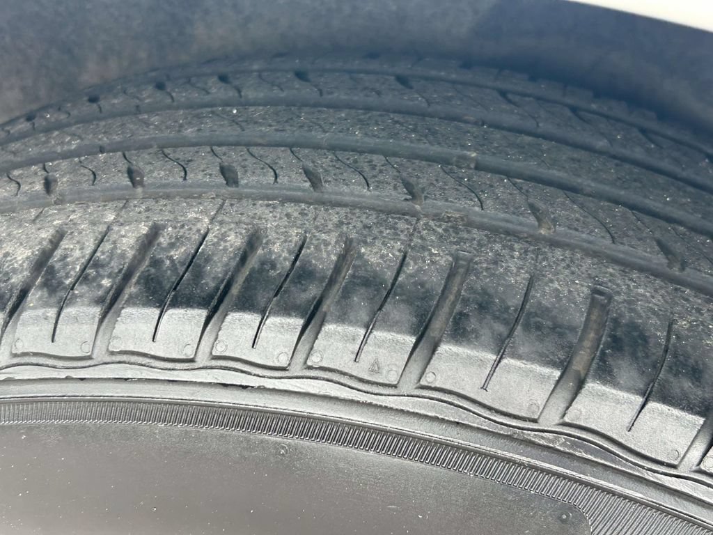 Used 2024 Chrysler Pacifica Touring-L FWD image 10
