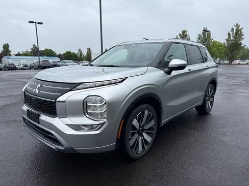 Used 2025 Mitsubishi Outlander SEL FWD image 3