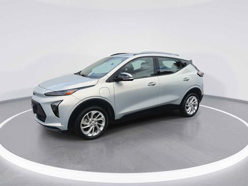 Used 2023 Chevrolet Bolt EUV LT w/ Driver Confidence Package FWD image 4