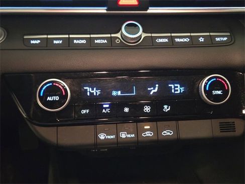 Used 2024 Hyundai Elantra SEL image 18