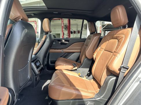 Used 2022 Lincoln Aviator Grand Touring w/ Elements Package Plus AWD/4WD image 23