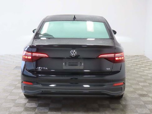 Certified 2024 Volkswagen Jetta SE image 4
