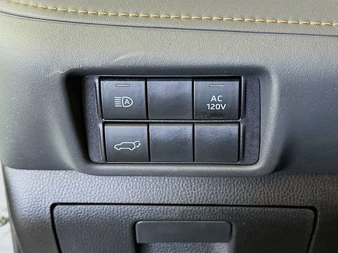 Certified 2023 Toyota Highlander Bronze Edition image 11