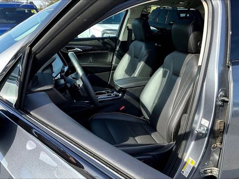 Used 2021 Buick Envision Essence w/ Technology Package I FWD image 24