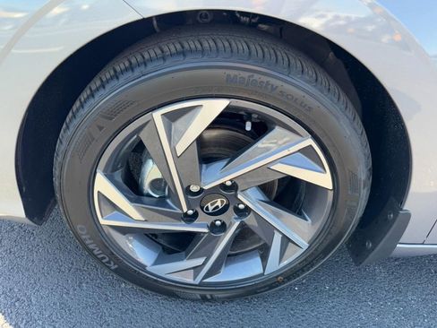 Certified 2024 Hyundai Elantra Limited image 7