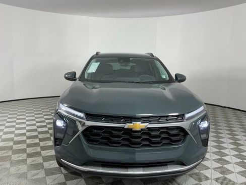 Used 2025 Chevrolet Trax LT w/ Driver Confidence Package image 2