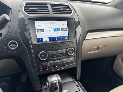 Used 2018 Ford Explorer XLT w/ Equipment Group 202A image 18