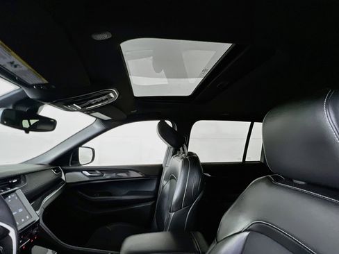 Used 2023 Jeep Grand Cherokee Altitude AWD/4WD image 21