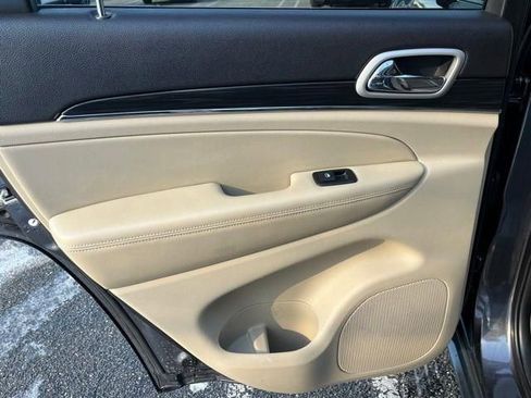 Used 2020 Jeep Grand Cherokee Limited image 17