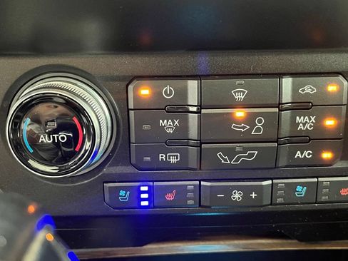 Used 2020 Ford F150 Lariat w/ Equipment Group 502A Luxury AWD/4WD image 7