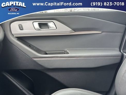 Certified 2025 Ford Explorer Active w/ Active Comfort Package image 27